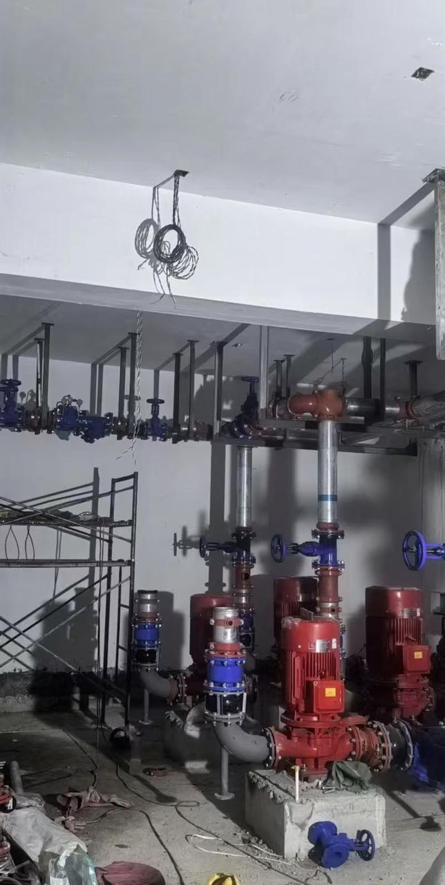 徐州工地管网验收打压维修现场实拍:泵房管道工程巡检