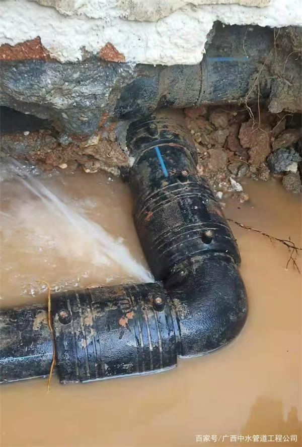 日照墙体夹层暗漏维修现场实拍:漏水检测定位与维修施工