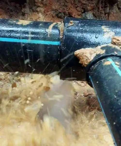 日照工地管网验收打压维修现场实拍:漏水检测定位与维修施工