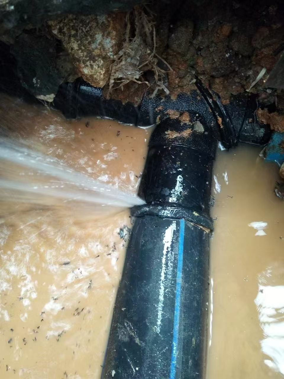 济宁墙体夹层暗漏维修现场实拍:漏水检测定位与维修施工
