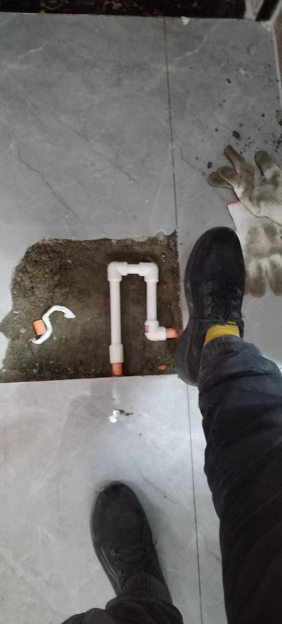 连云港室外自来水主管漏水维修现场实拍:漏水检测定位与维修施工